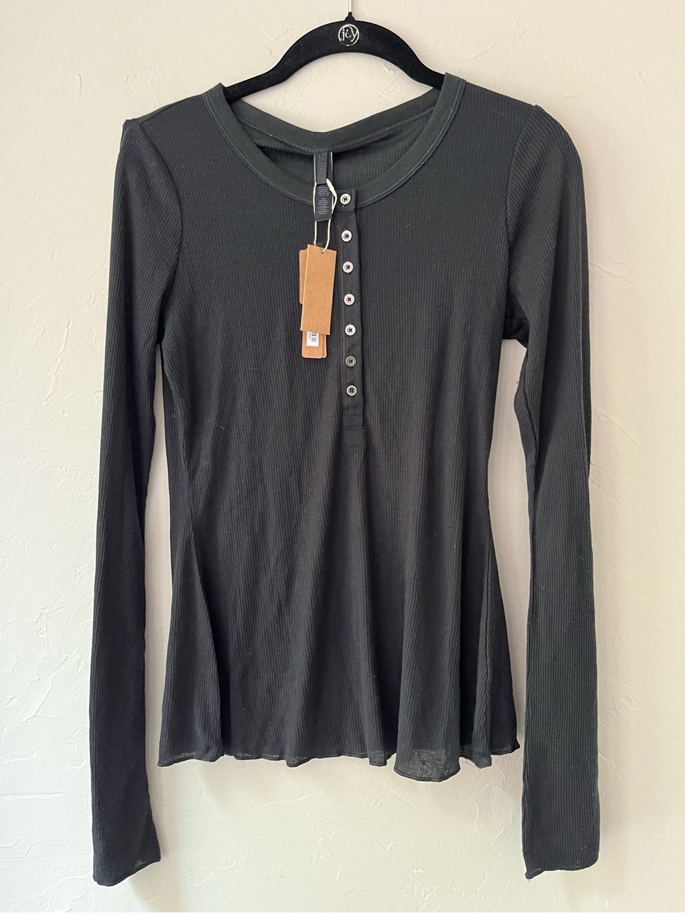 SKIMS SHEER COTTON BLEND LONG SLEEVE HENLEY TOP SOOT XXS